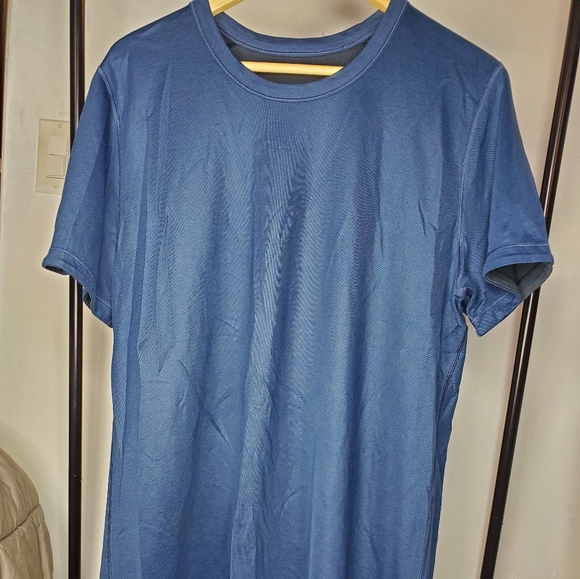 Reversible lululemon tee - Picture 4 of 6